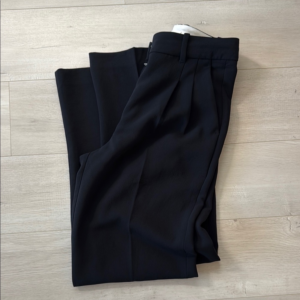 Aritzia Effortless Pants Black size 4